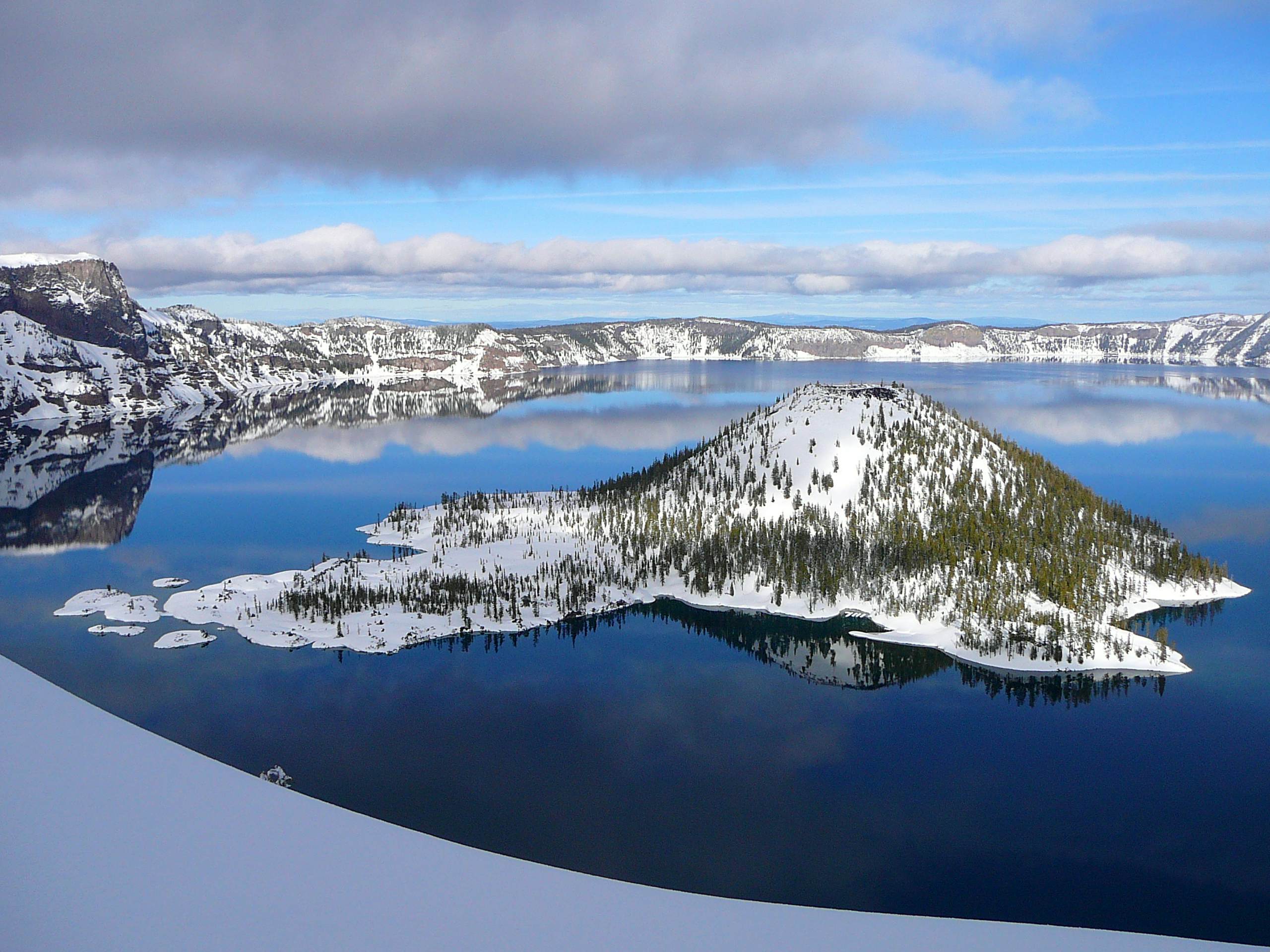 Take free snowshoe tours at Oregon's Crater Lake National Park Lonely